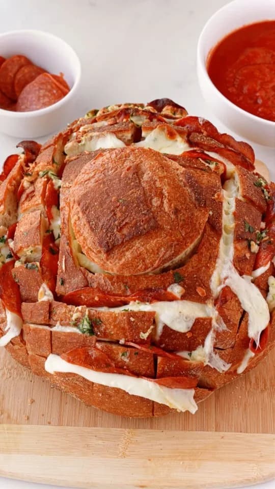 Pizza pull apart garlic bread with SAUCE for dipping