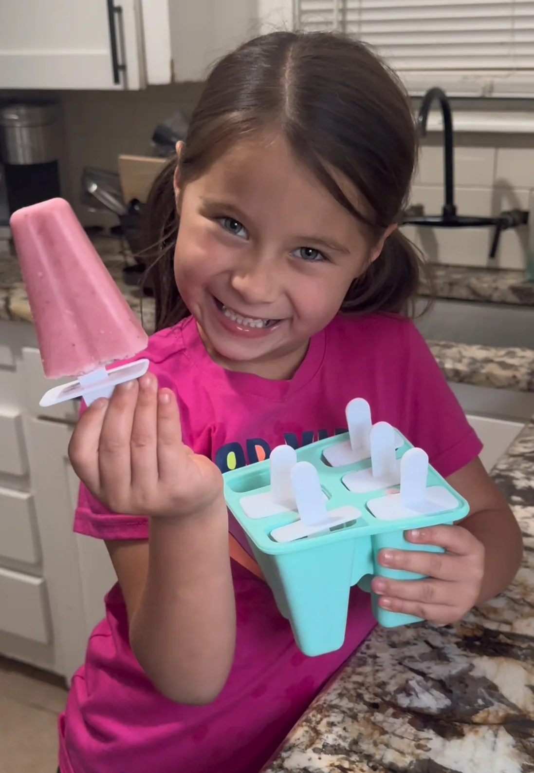 Mia’s famous strawberry summer popsicles 