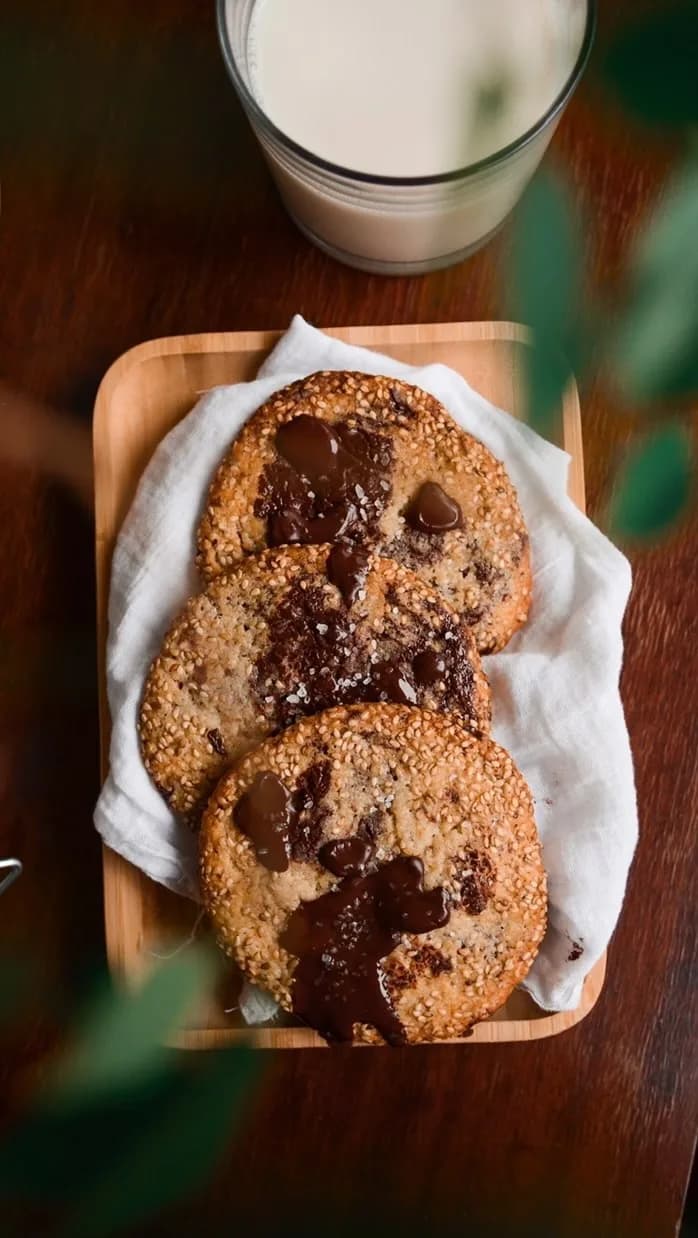 Sesame Chocolate Chip Cookies