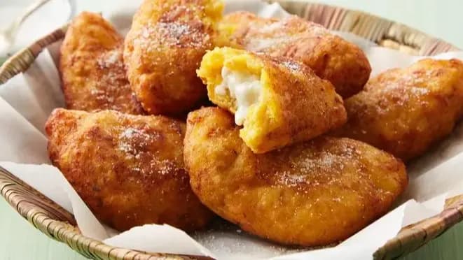 Sweet Plantain Empanadas (with Custard Filling)