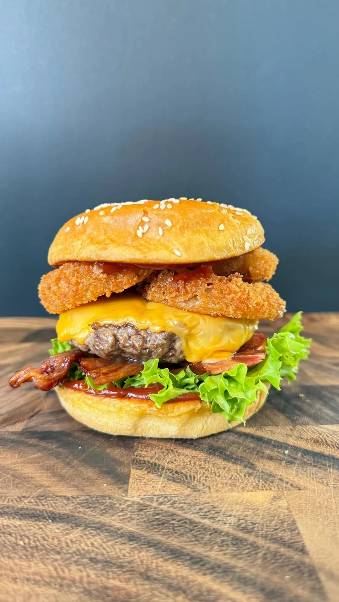 Cheeseburger with Crispy Onion Rings and Bacon