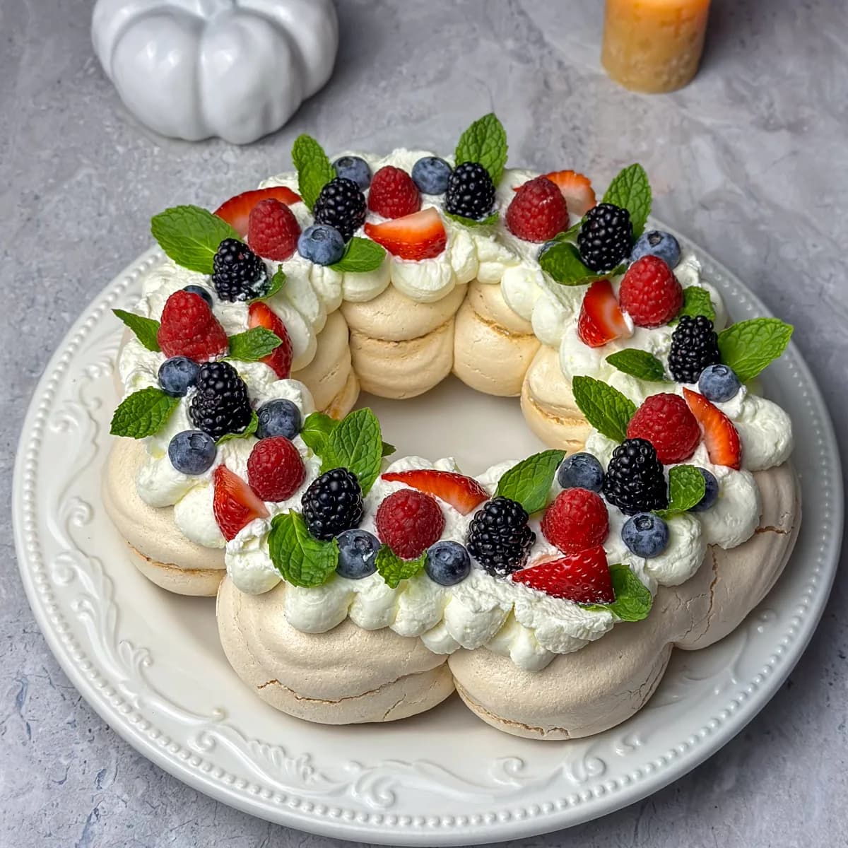 Easy Pavlova Christmas Cake Recipe