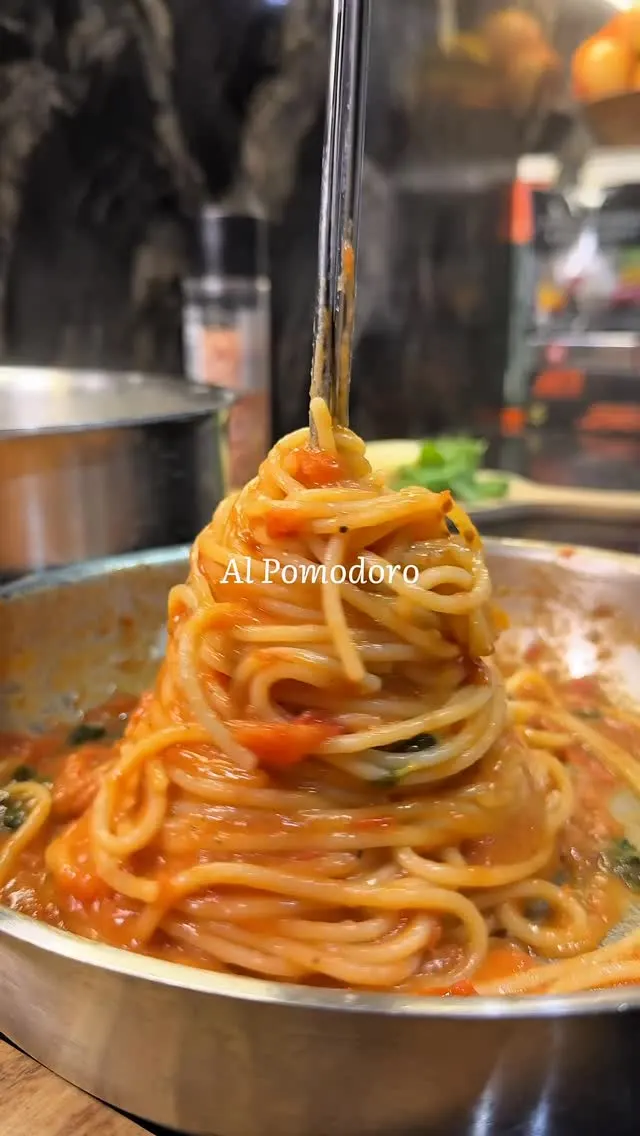 Spaghetti al Pomodoro with Burrata