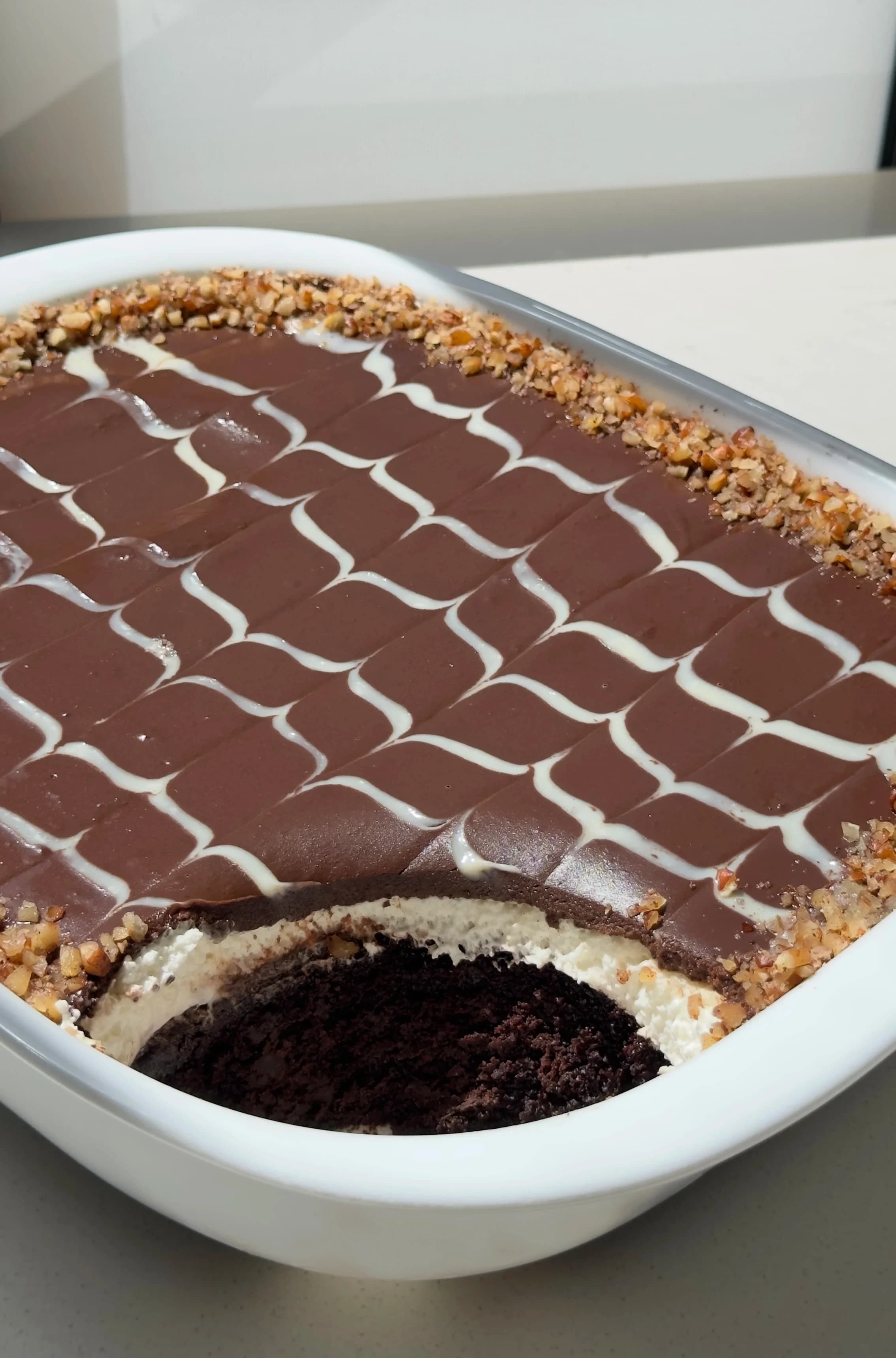 Chocolate Mousse Hosting Cake